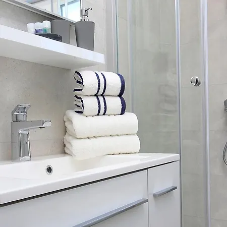 Karla Вилла Макарска