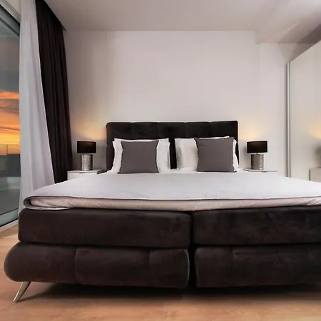 Karla Вилла Макарска