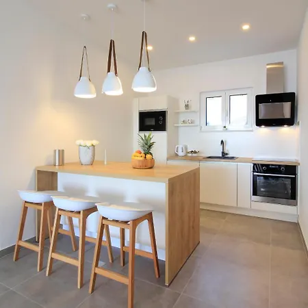 Karla * מאקרסקה