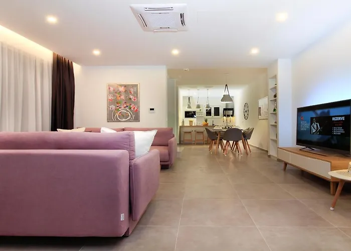 Karla * 马卡尔斯卡